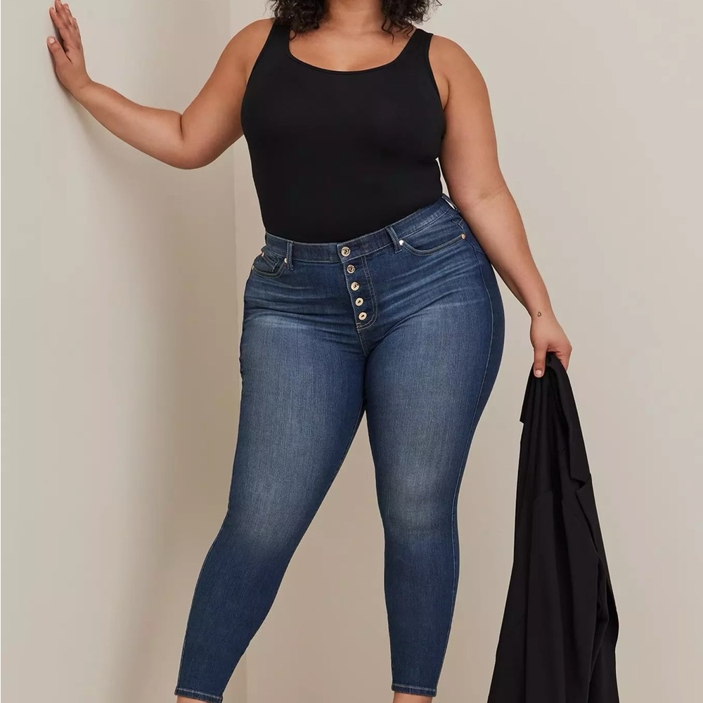 Torrid 16R DISTRESSRD Women's Blue High Rise Straight Jeans
